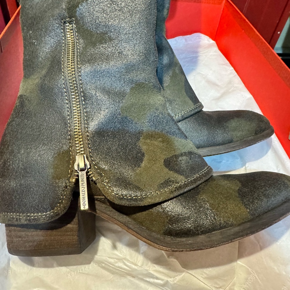 Donald J. Pliner Devi3 Olive Vintage Suede Boots - Picture 4 of 8